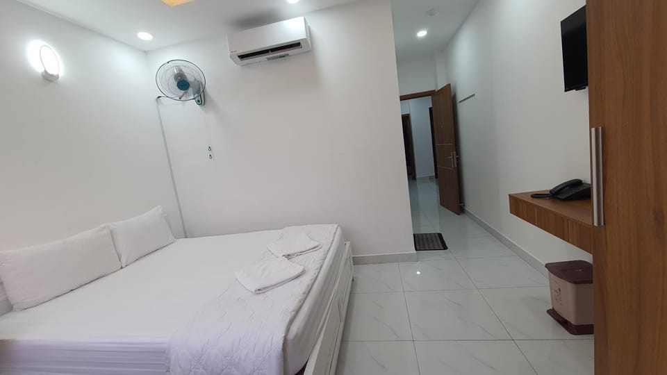 TV and multimedia, air conditioner