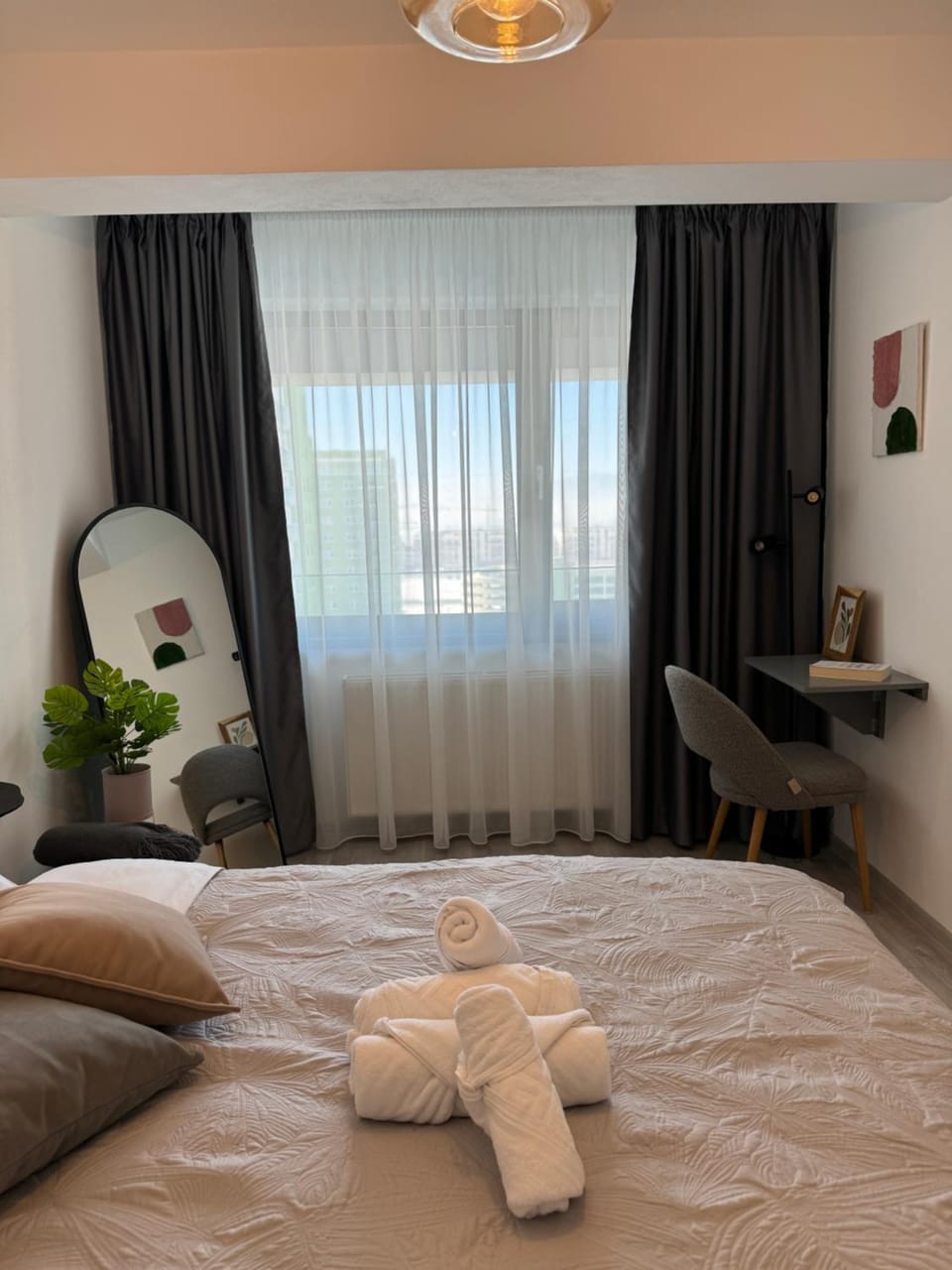 Bed, Bedroom, towels