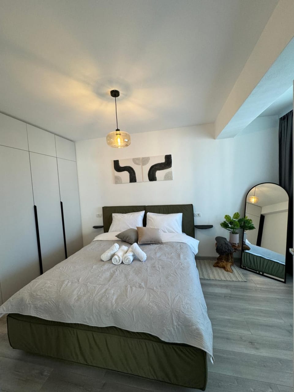 Bed, Photo of the whole room, Bedroom, towels