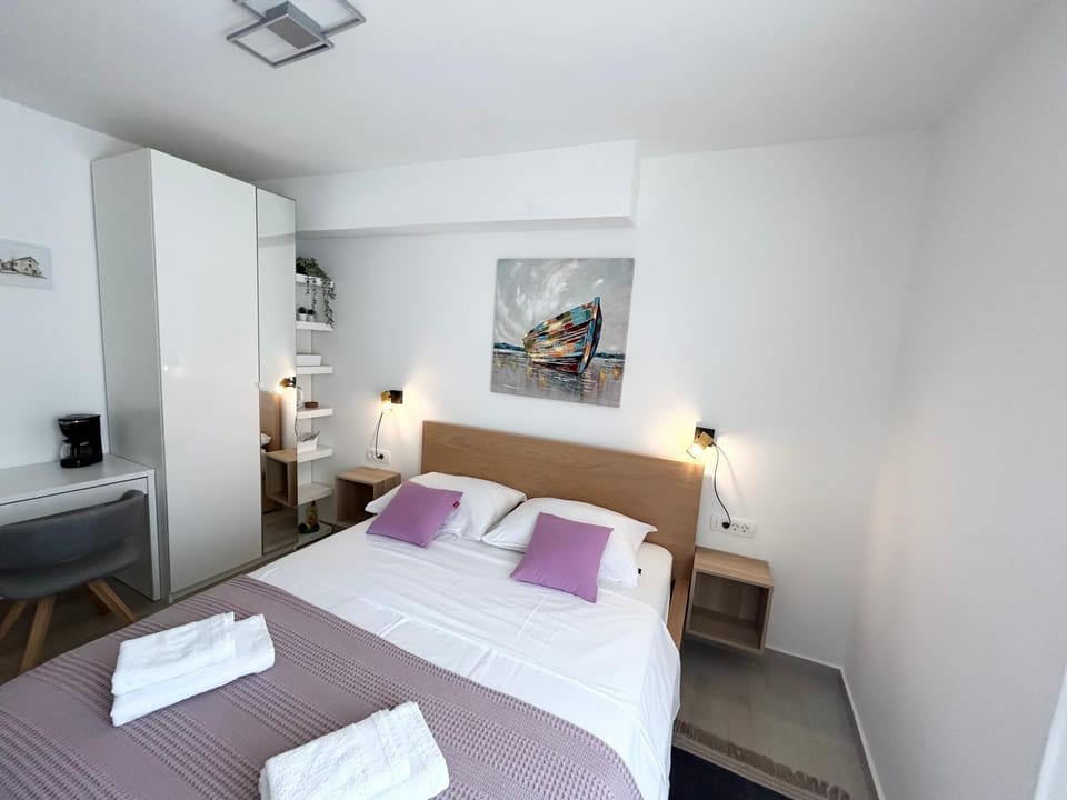 Bed, Coffee/tea facilities, Photo of the whole room, towels