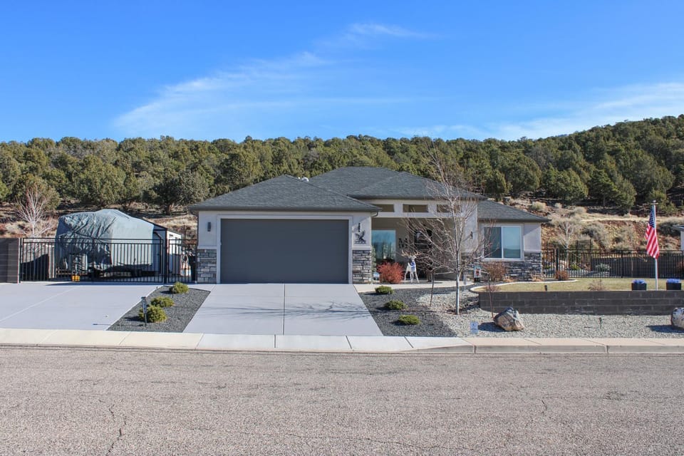 Cedar City Home w/ Mountain Views + Hiking Trails! House in Cedar City