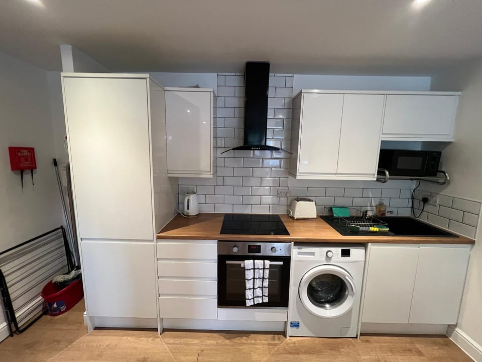RL 2 - 1 Bed Apartment - Free Street Parking Apartment in Leicester