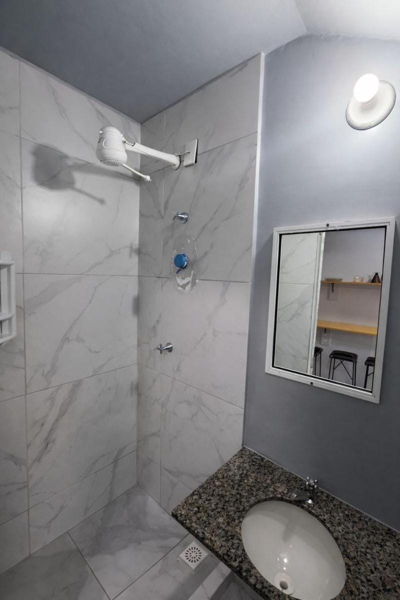RL Suíte com cama de casal, com banheiro privado, ar split, wifi em Sobrado, sem áreas compartilhadas, somente acesso comum qqq Apartment in Porto Belo