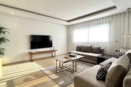 Business Travelers and Families - 3 Bedrooms Apartment in Casablanca