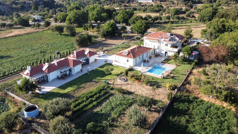 Property building, Bird's eye view, Swimming pool