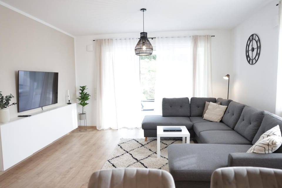 Communal lounge/ TV room, TV and multimedia, Living room, Seating area, Evening entertainment