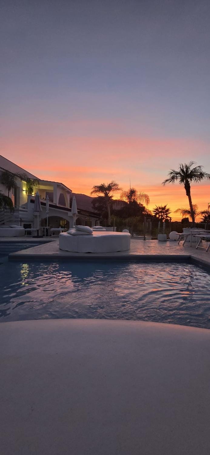 Swimming pool, Sunset, sunbed