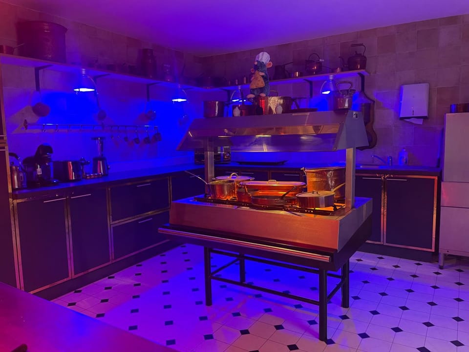 Coffee/tea facilities, Decorative detail, minibar, pet friendly, stove