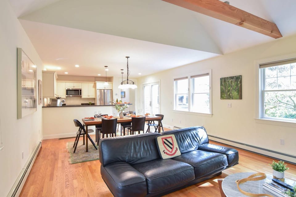 Perfectly private location w deeded beach access House in Orleans