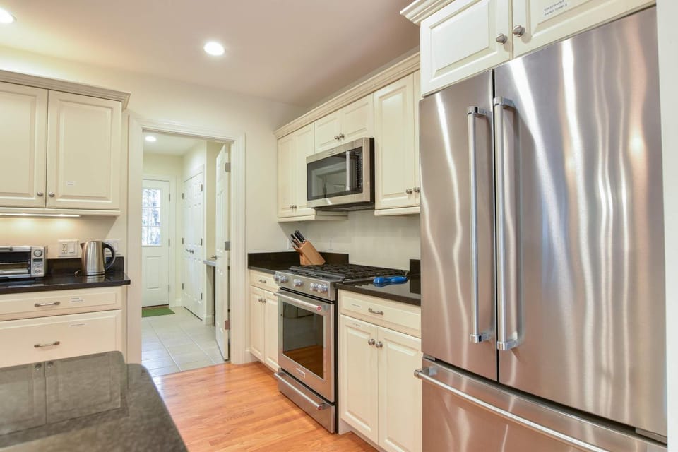 Perfectly private location w deeded beach access House in Orleans