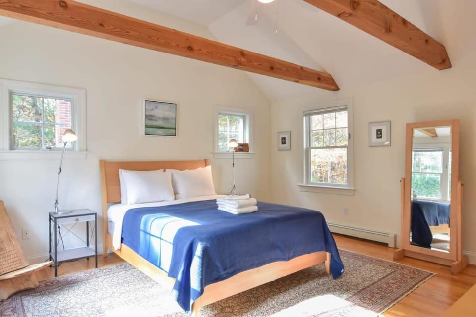 Perfectly private location w deeded beach access House in Orleans