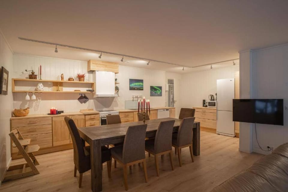 Secluded northern light apartment with great view! Apartment in Troms Og Finnmark