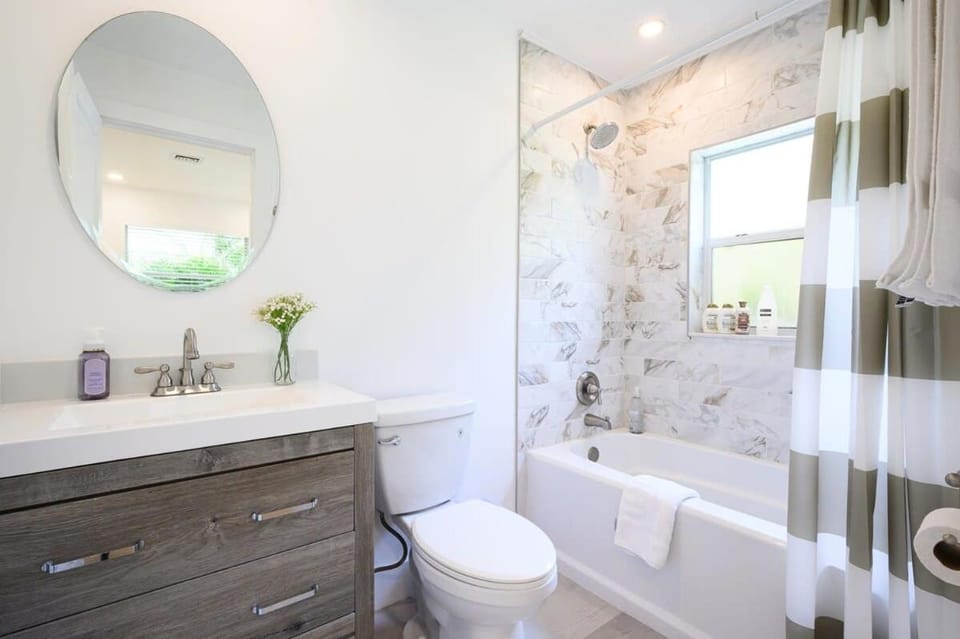 Beautiful And Comfortable Apt in Victoria Park House in Fort Lauderdale