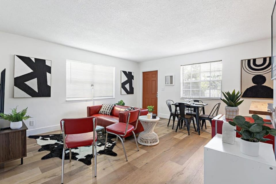 Lovely 2 BR condo with free parking on premises House in Fort Lauderdale