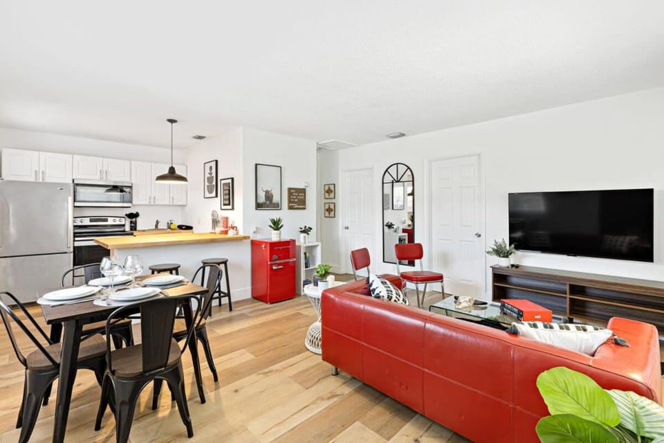 Lovely 2 BR condo with free parking on premises House in Fort Lauderdale