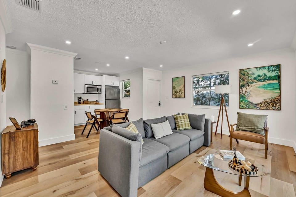 Beautiful 2 BR Apartment - Bright and Spacious House in Fort Lauderdale