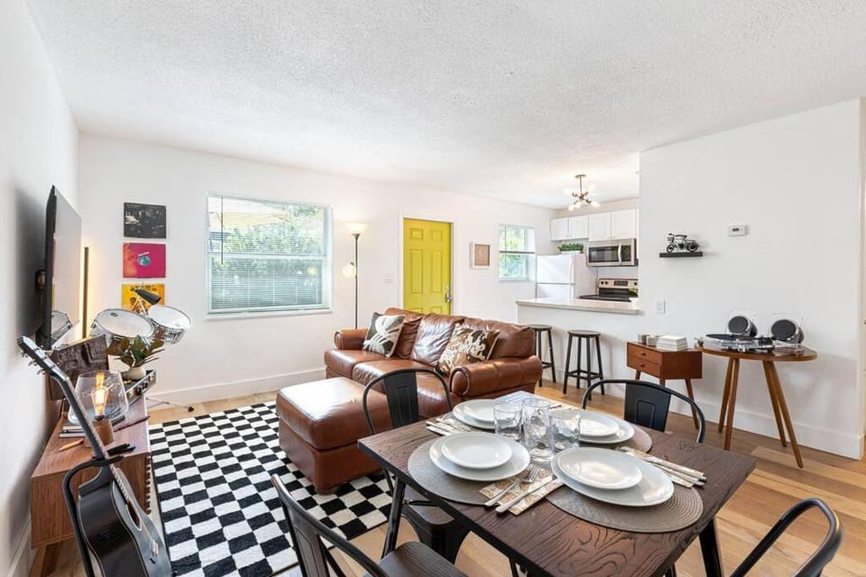 Musicians Lounge - 2 BR with parking asssigned House in Fort Lauderdale