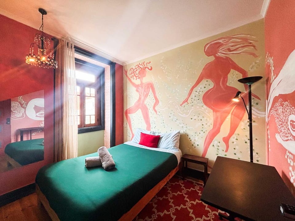 Bed, Photo of the whole room, Decorative detail, Bedroom