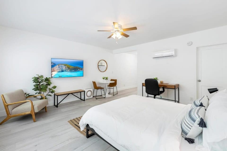 Victoria Park Unique Studio close to Las Olas Blvd Apartment in Fort Lauderdale