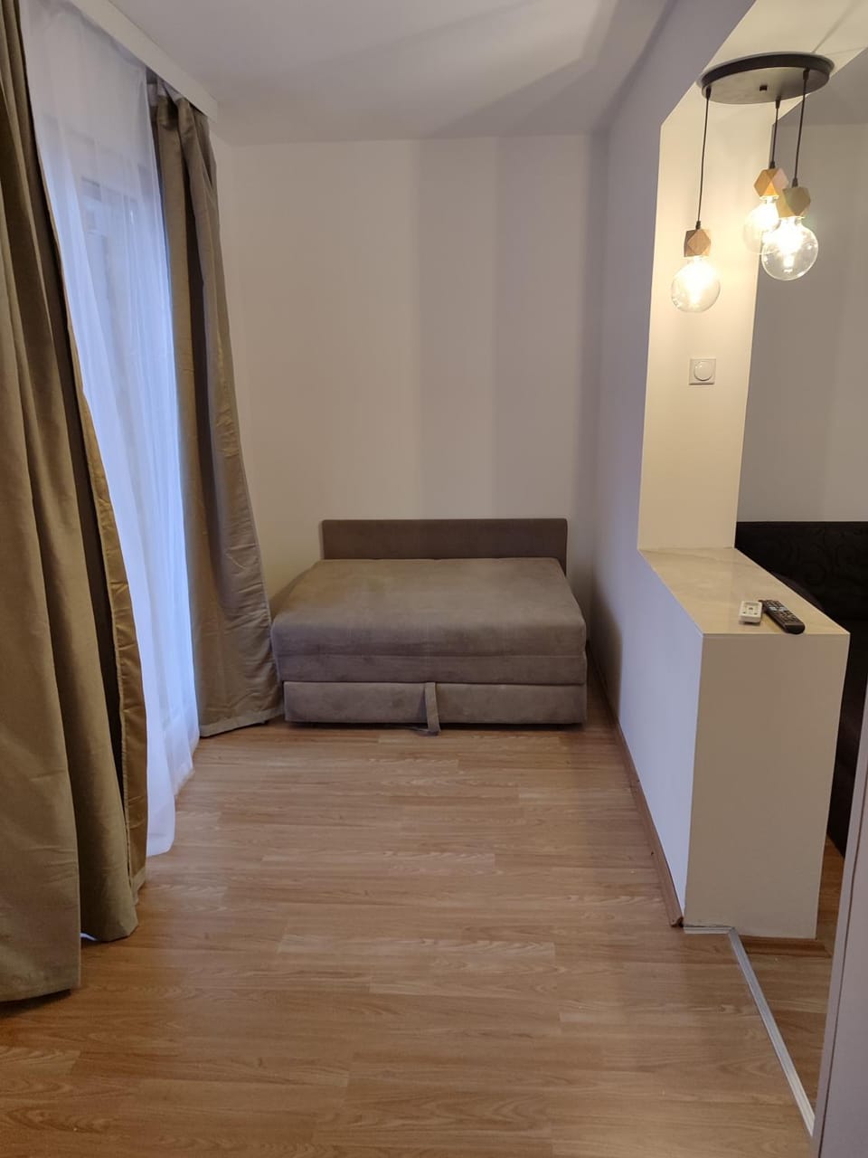Photo of the whole room, Seating area