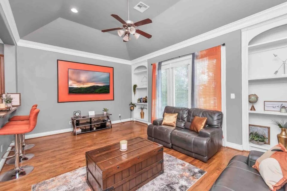 Prolific 3Story w Game Room-HotTub-Near DT House in Houston