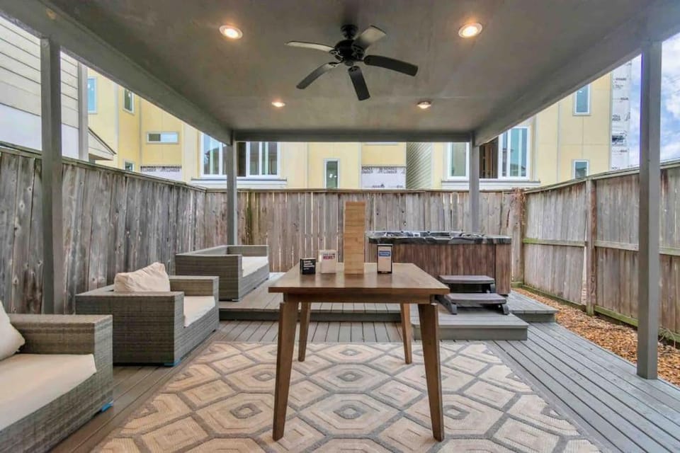 Prolific 3Story w Game Room-HotTub-Near DT House in Houston