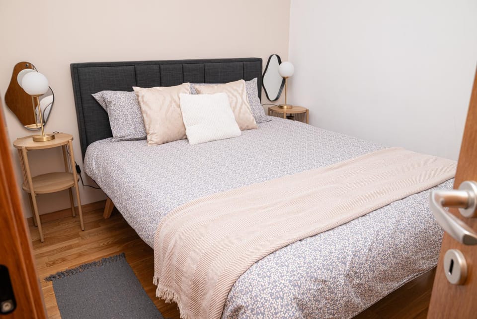 Bed, Photo of the whole room, Bedroom