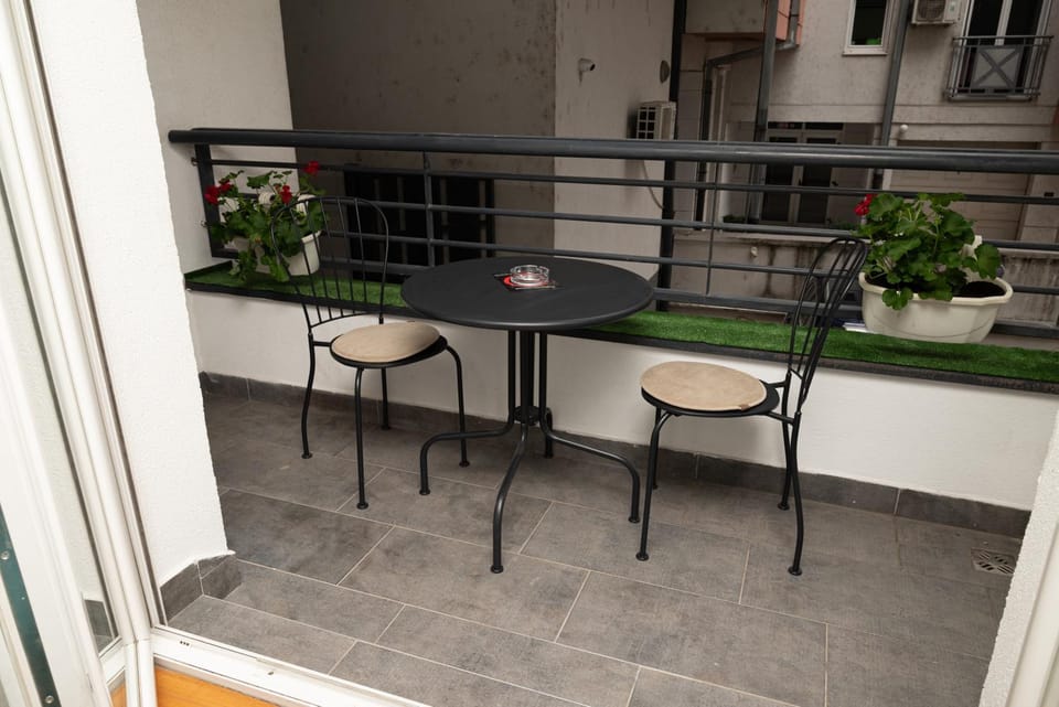 Facade/entrance, Balcony/Terrace, Dining area
