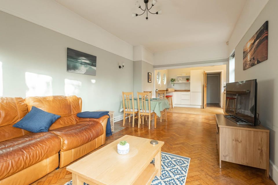 Spacious, Smart TV, Wi-fi, Balcony, Garden House in Bristol