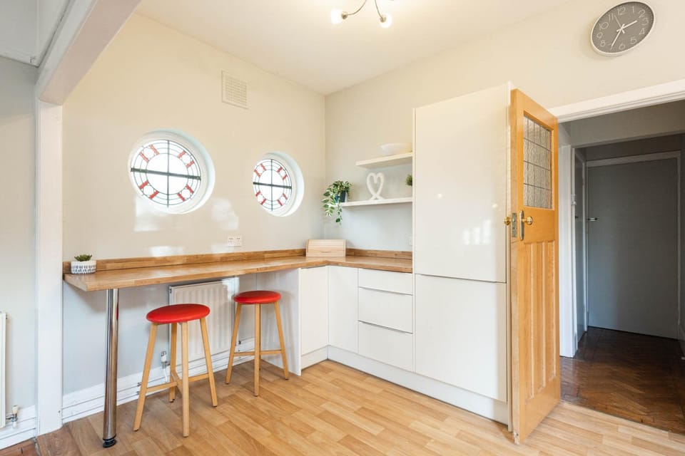 Spacious, Smart TV, Wi-fi, Balcony, Garden House in Bristol