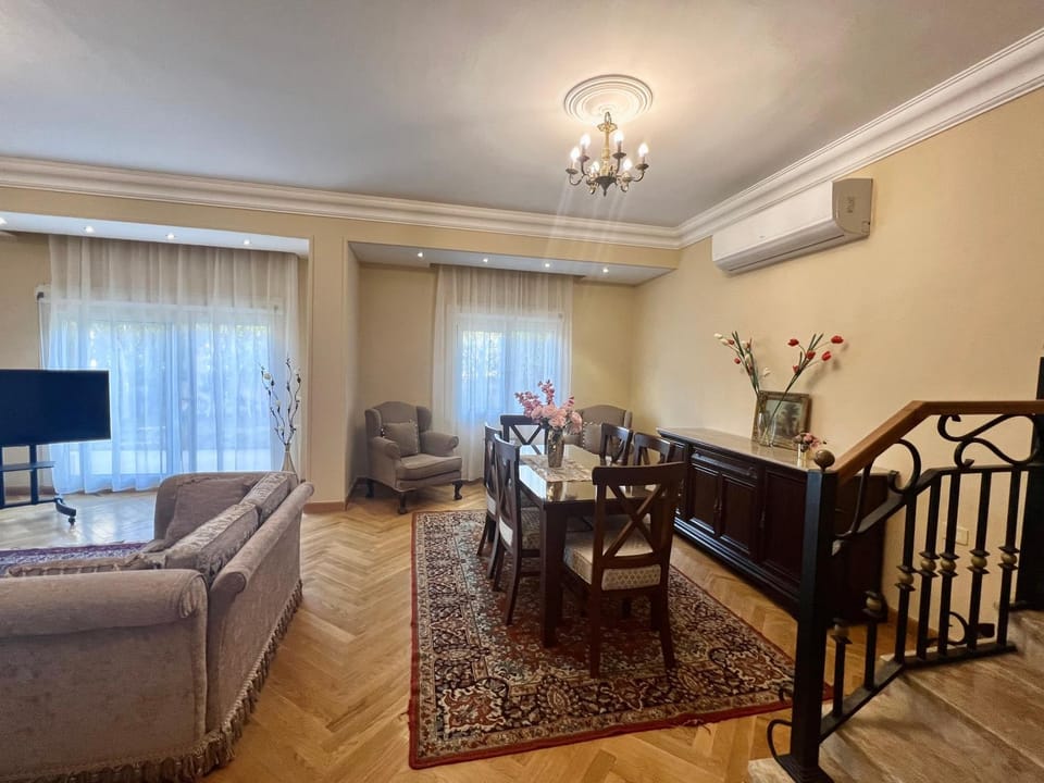 Communal lounge/ TV room, TV and multimedia, Living room, Seating area, Dining area, Evening entertainment, air conditioner
