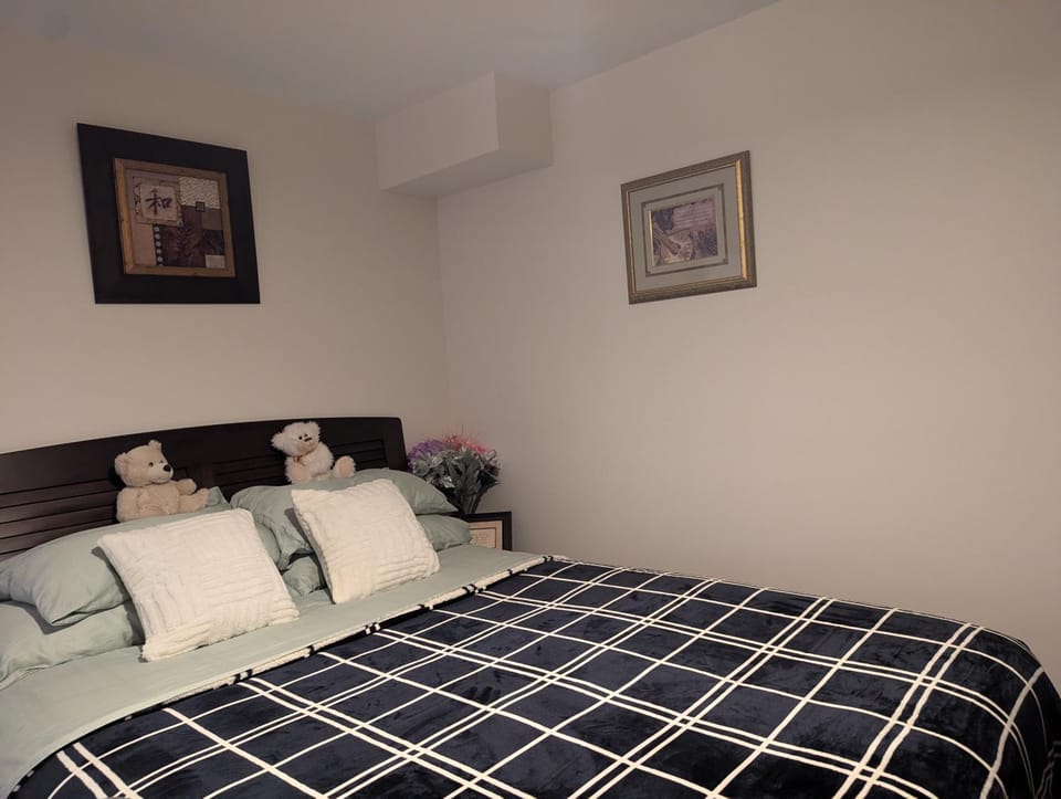 Bright Room full of love and warmth Bed and Breakfast in Bowmanville