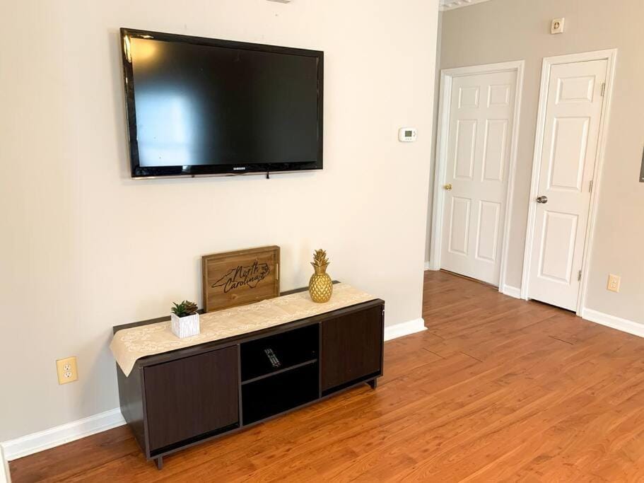 *Come home - 1 mile from Duke & Downtown Durham House in Durham