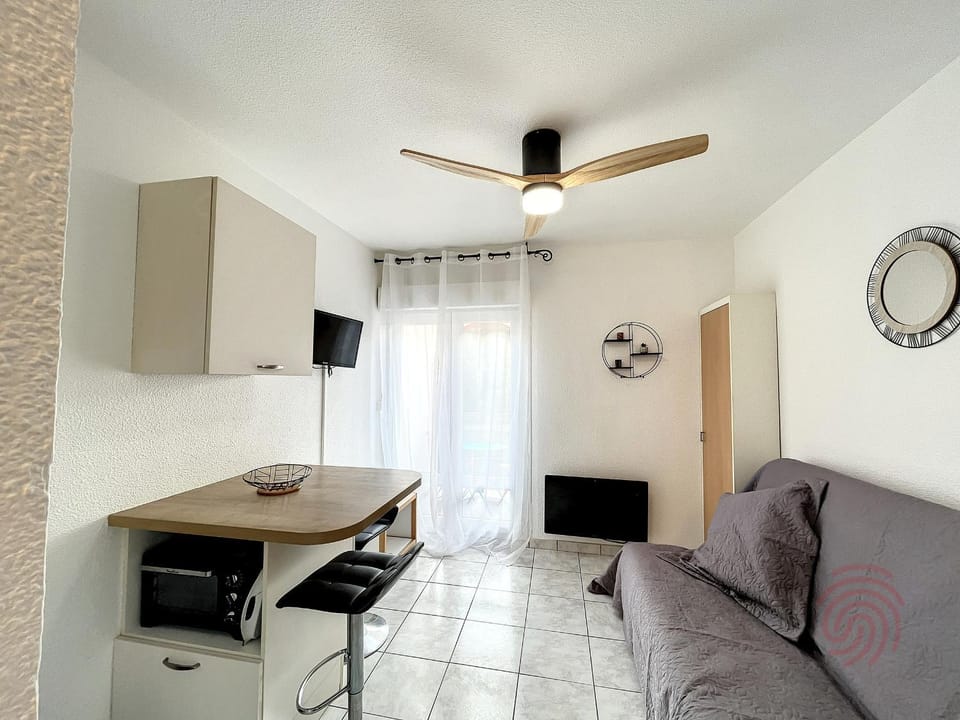 Charmant Studio avec Balcon - Proche Thermes, Centre-ville et Golf - Animaux Acceptés - FR-1-451-203 Apartment in Occitanie