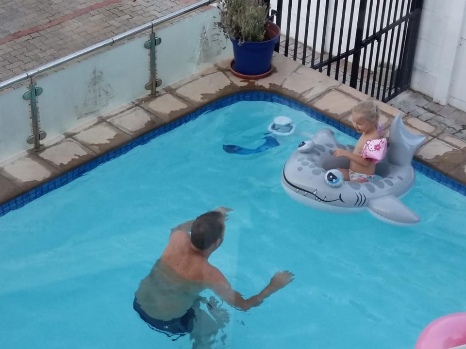 Swimming pool, Swimming pool, children, Family