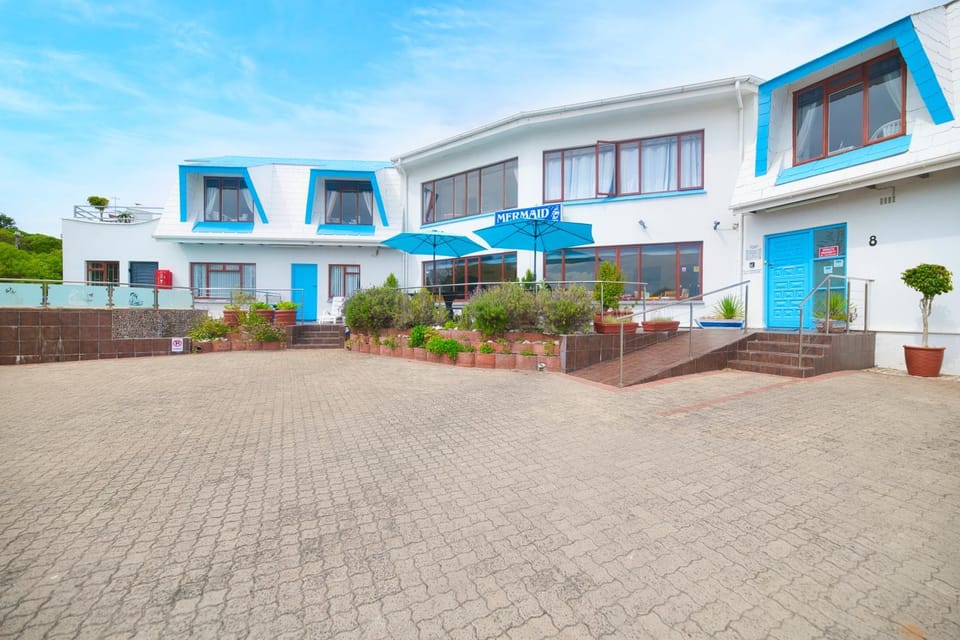 Property building, Swimming pool, Breakfast, Parking