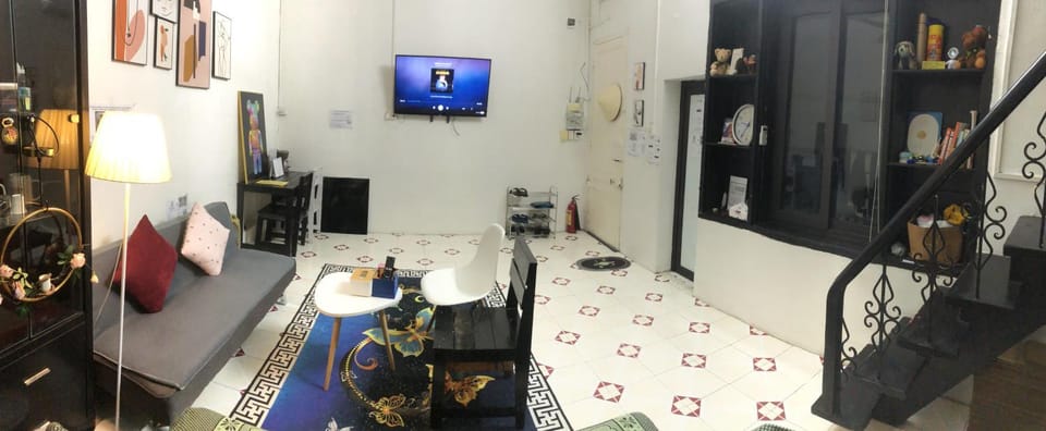 Communal lounge/ TV room, TV and multimedia, Coffee/tea facilities, Living room, Meeting/conference room