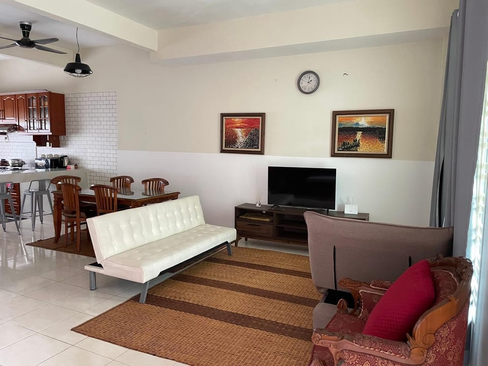 Living room, Seating area, Evening entertainment
