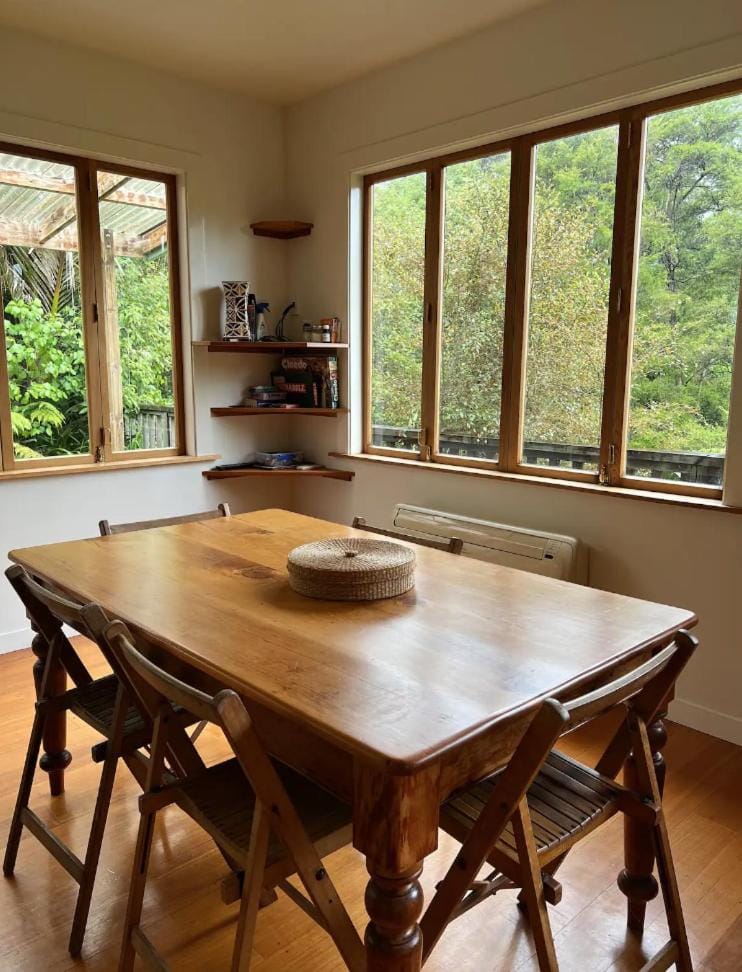 Coffee/tea facilities, Dining area
