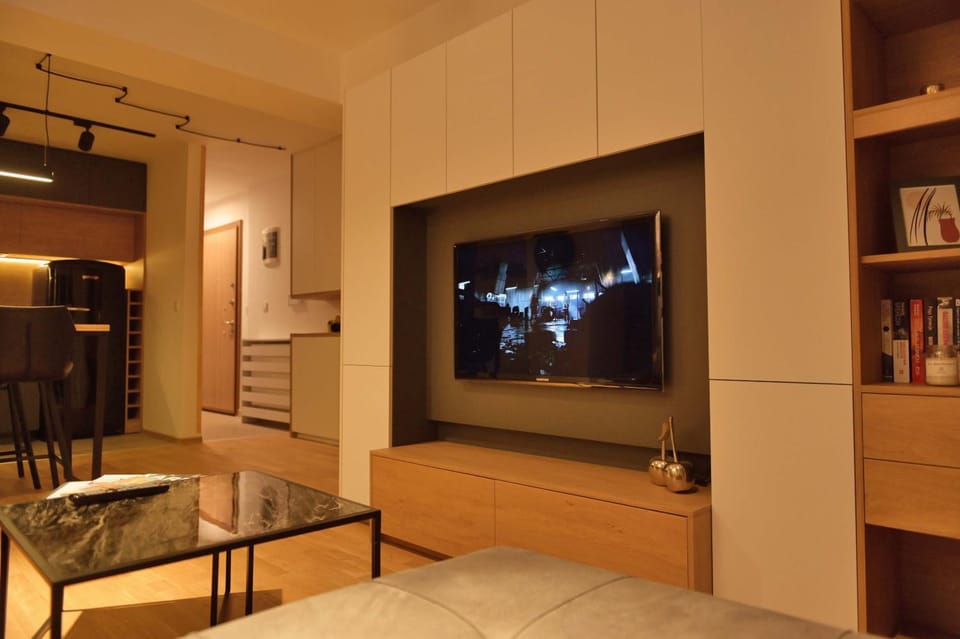 Communal lounge/ TV room, TV and multimedia, Living room, Seating area, Evening entertainment