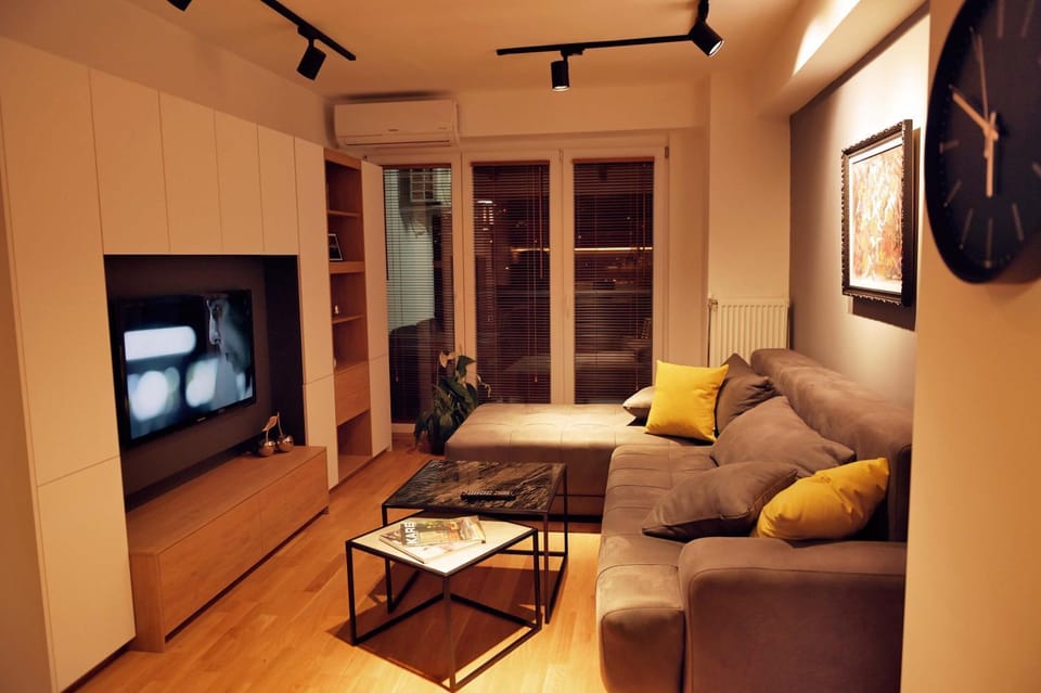 Communal lounge/ TV room, TV and multimedia, Living room, Seating area, Evening entertainment