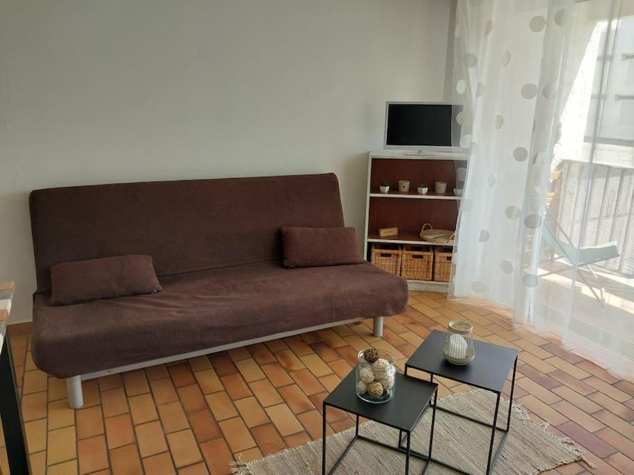 Au calme à 2min mer Parking Balcon Wifi Clim! Apartment in Six-Fours-les-Plages