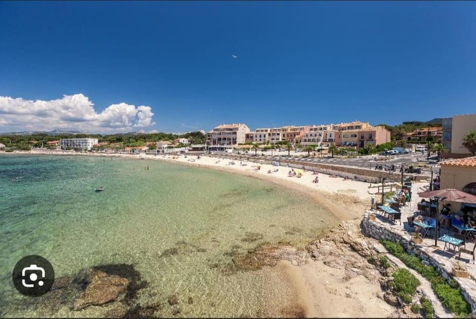 Au calme à 2min mer Parking Balcon Wifi Clim! Apartment in Six-Fours-les-Plages