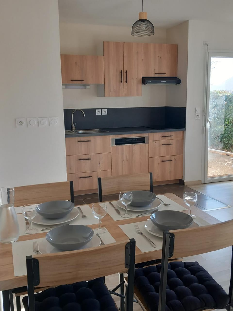 Kitchen or kitchenette, Dining area, minibar, pet friendly, stove