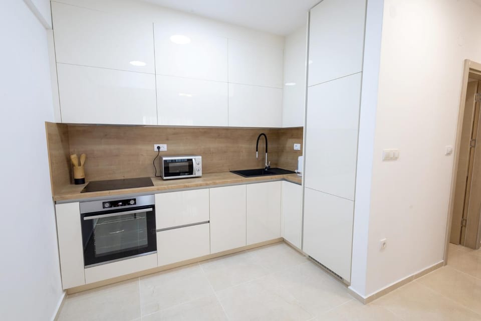 Kitchen or kitchenette, dishwasher, oven, stove