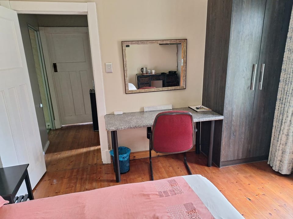 Property building, Bed, Photo of the whole room, Bedroom