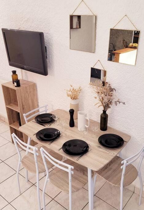 TV and multimedia, Dining area