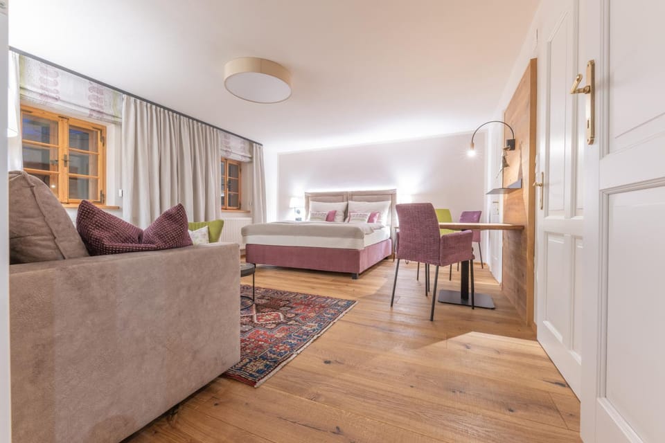 Living room, Photo of the whole room, Bedroom