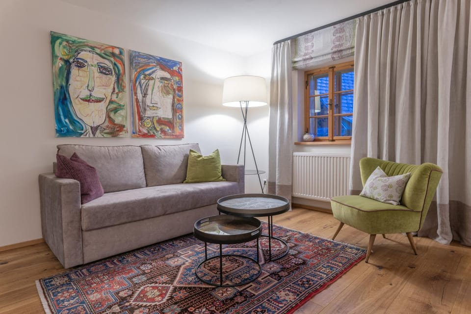 Living room, Photo of the whole room, Seating area