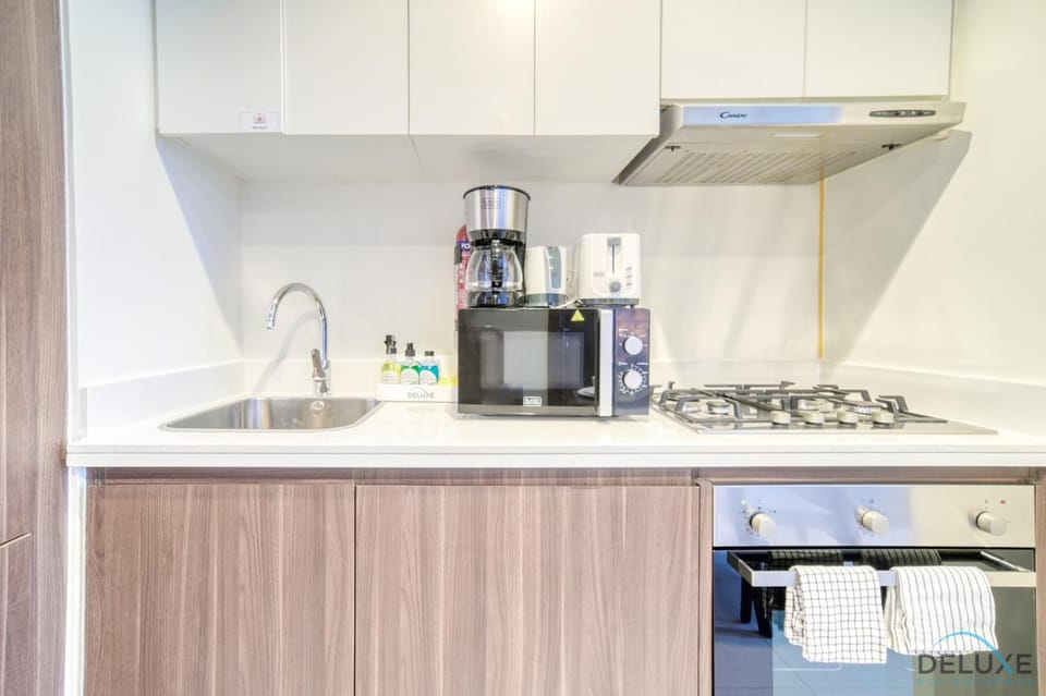 Coffee/tea facilities, minibar, stove, toaster